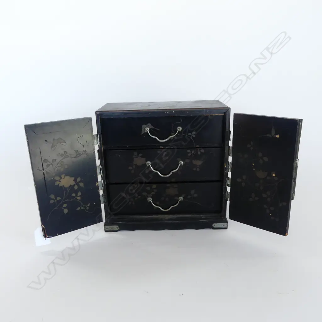 VINTAGE JAPANESE JEWELLERY BOX, 230 x 120 x 230mm Image 1++