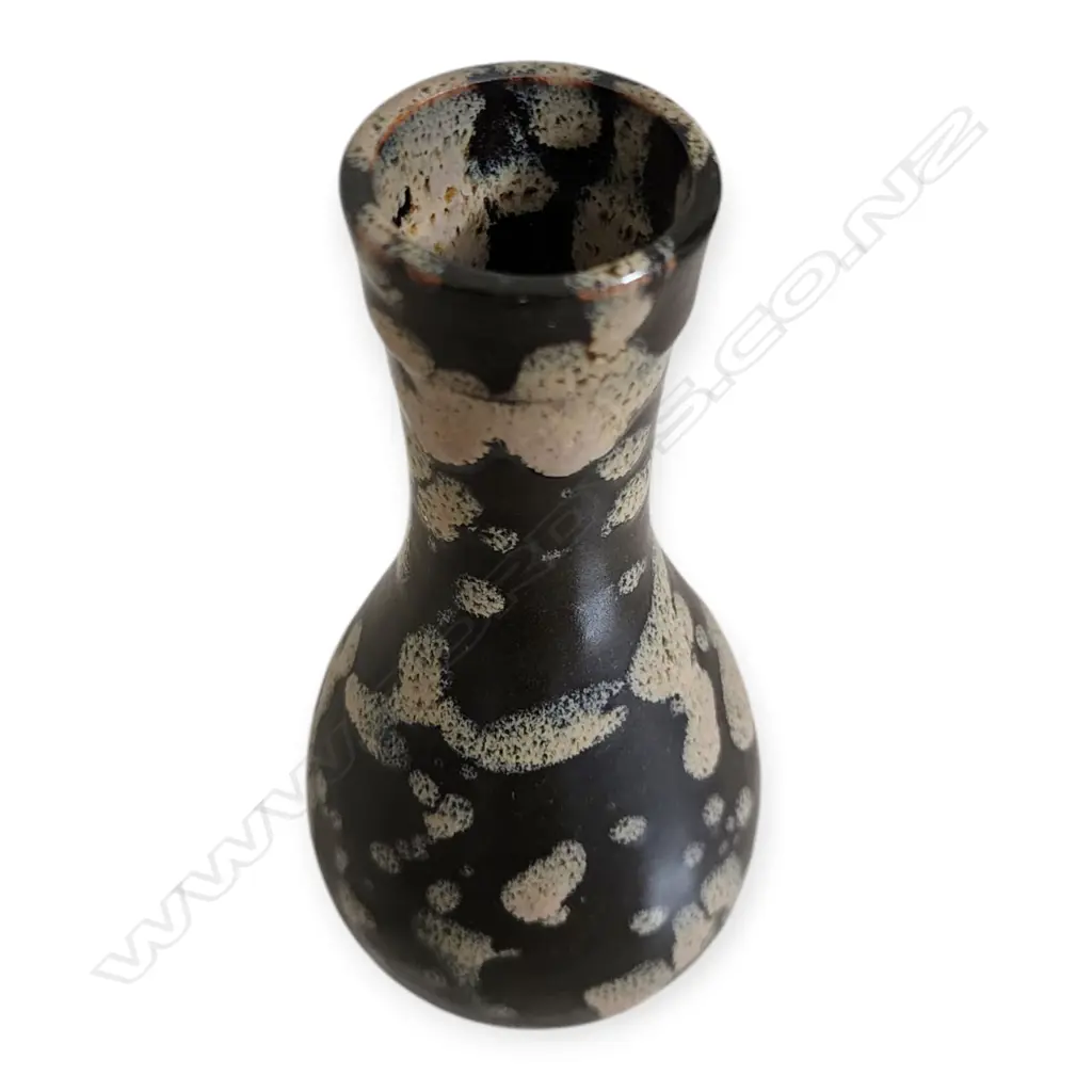 A JIZHOU-TYPE 'TORTOISE-SHELL' PEAR-SHAPED VASE - 170x80mm Image 1++