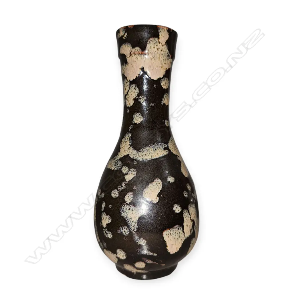A JIZHOU-TYPE 'TORTOISE-SHELL' PEAR-SHAPED VASE - 170x80mm Image 1++