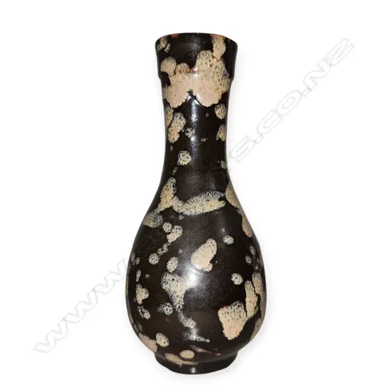 A JIZHOU-TYPE 'TORTOISE-SHELL' PEAR-SHAPED VASE - 170x80mm
