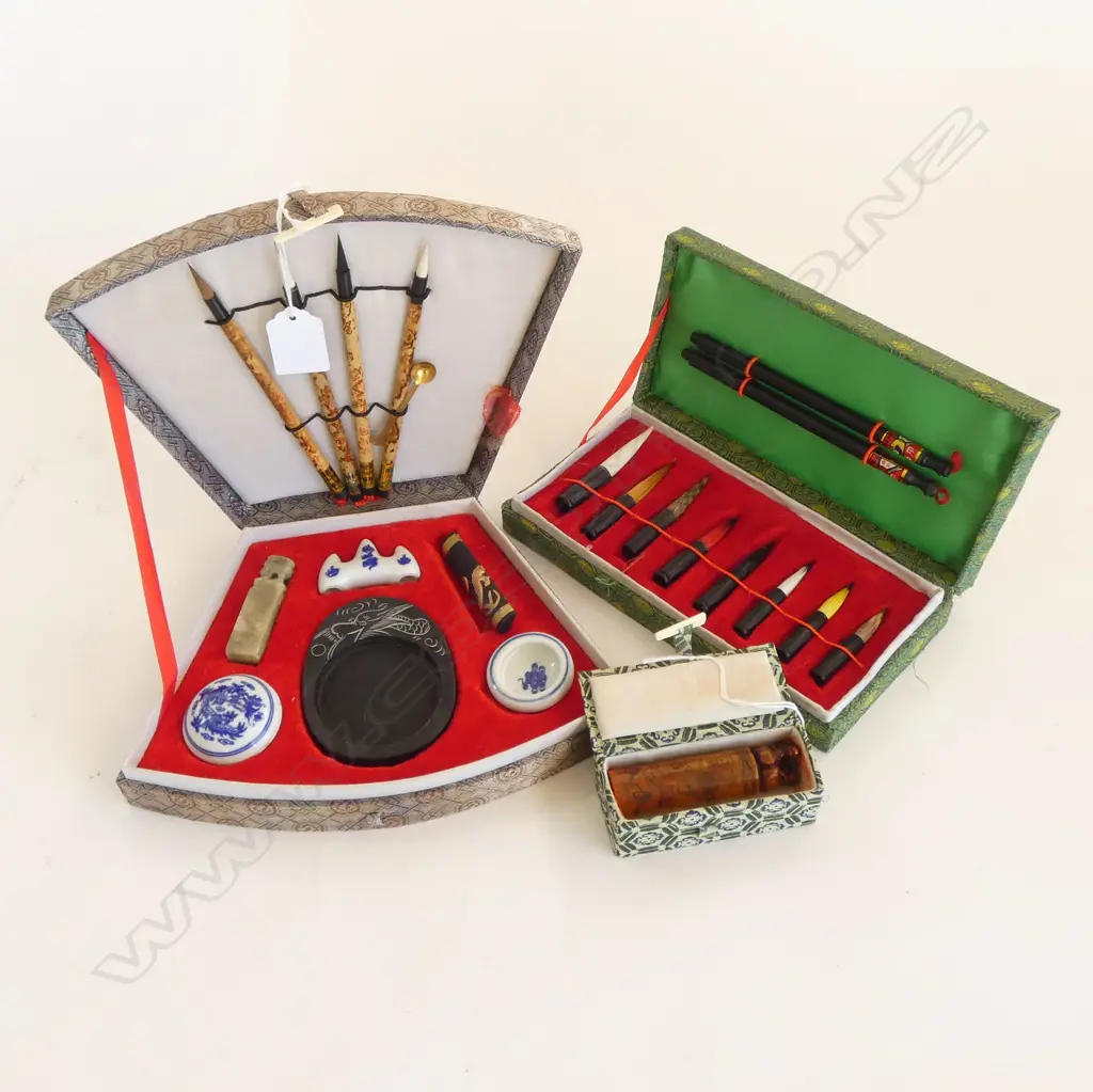 BOXED CHINESE FU DOG SEAL, BOXED BRUSH SET & BOXED CALLIGRAPHY SET Image 1++