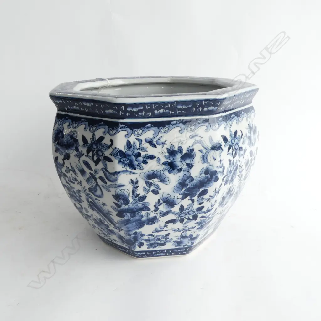 CHINESE B/W JARDINIERE H.190mm Image 1++