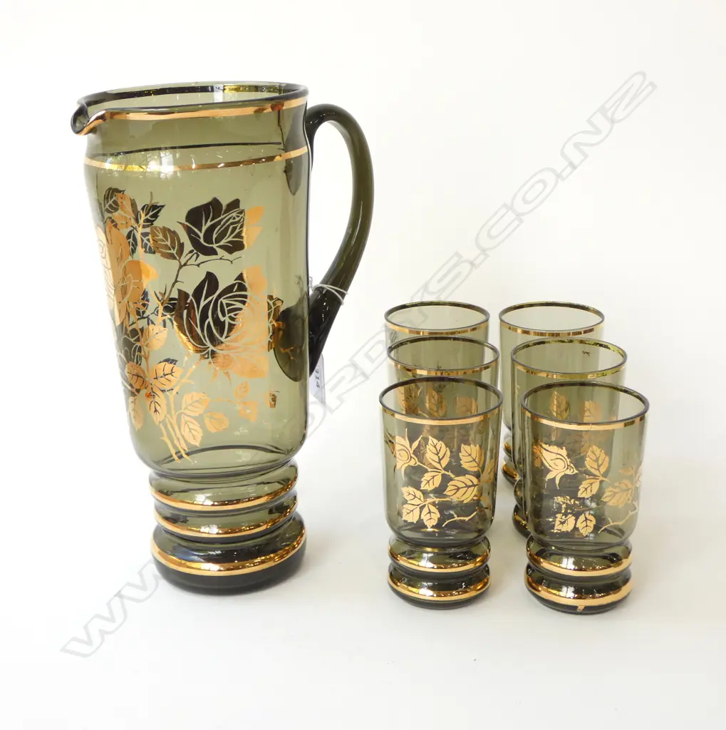 7 PCE RETRO DRINKS SET; JUG H.265mm minor crack & 6 GLASSES Image 1++