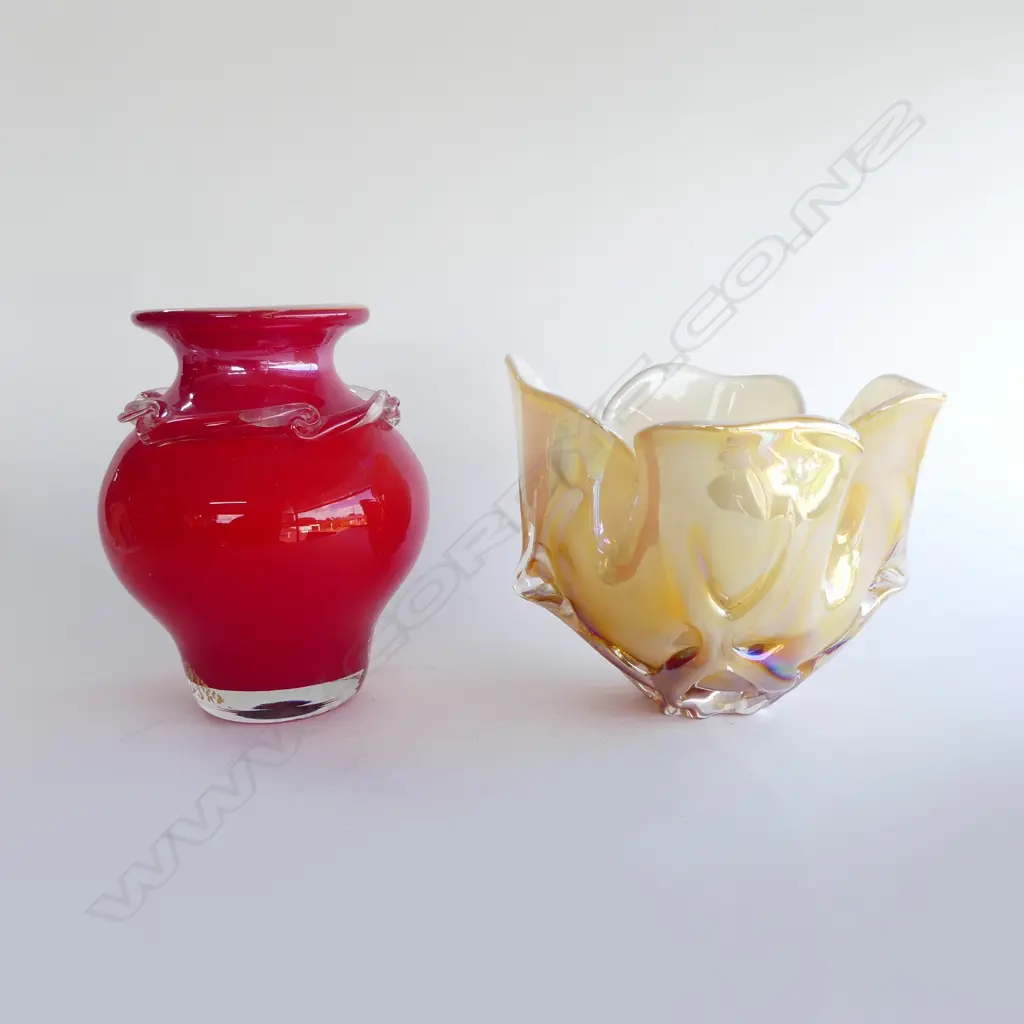 2 RETRO COLOURED GLASS VASES H240MM TALLEST Image 1++