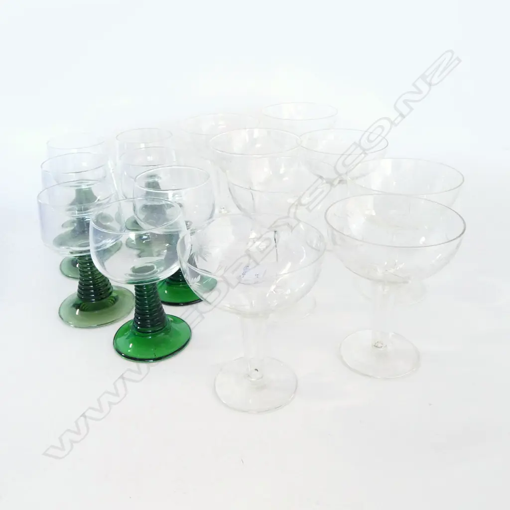 8 ASST. HOLLOW STEM GLASSES H.125mm + 7 GREEN STEMMED WINE GLASSES Image 1++