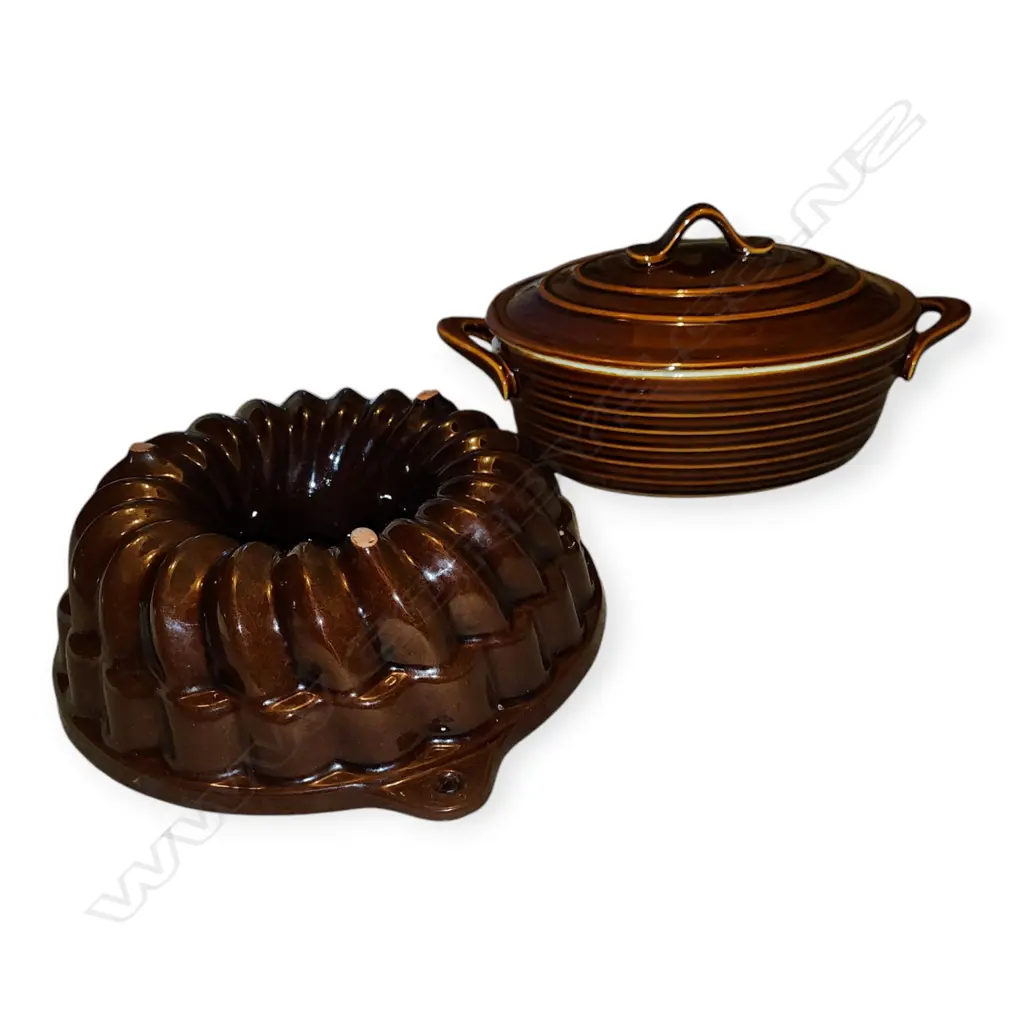 1960'S CERAMIC DARK BRONW BAKING DISH + CASSEROLE DISH  Image 1++