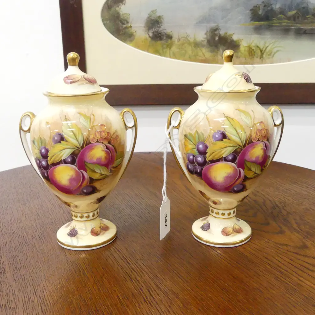 PR AYNSLEY ORCHARD GOLD LIDDED URNS H.160mm Image 1++