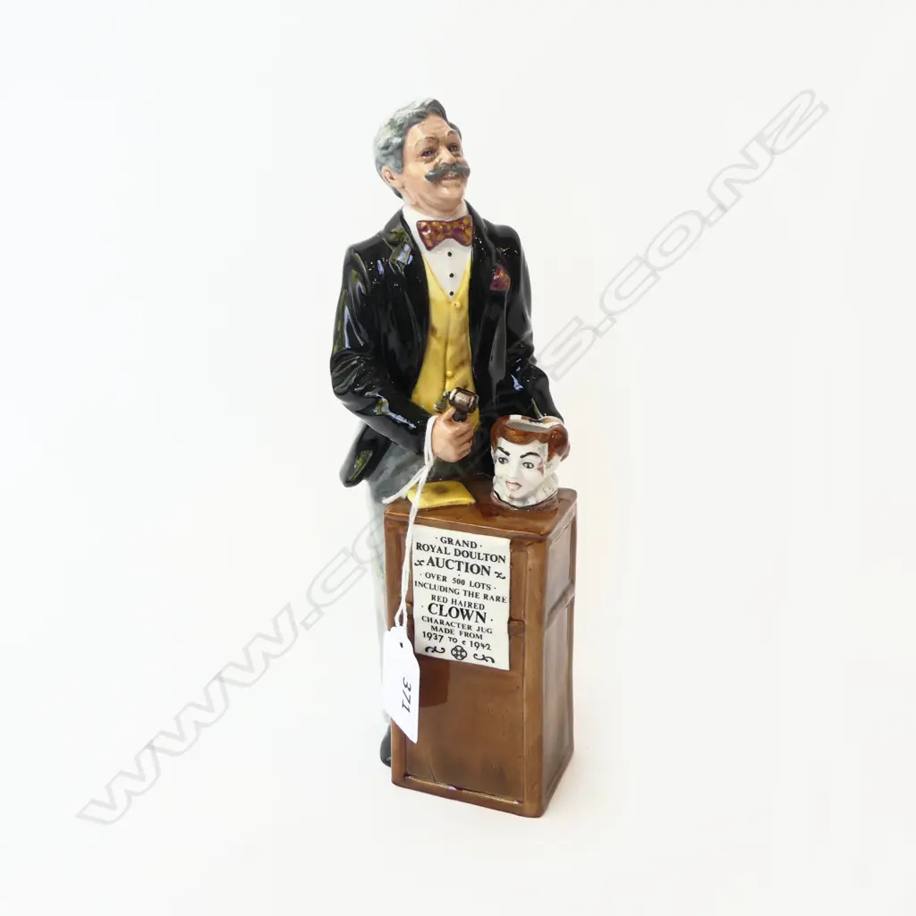 ROYAL DOULTON FIGURINE 'THE AUCTIONEER' H.230mm Image 1++