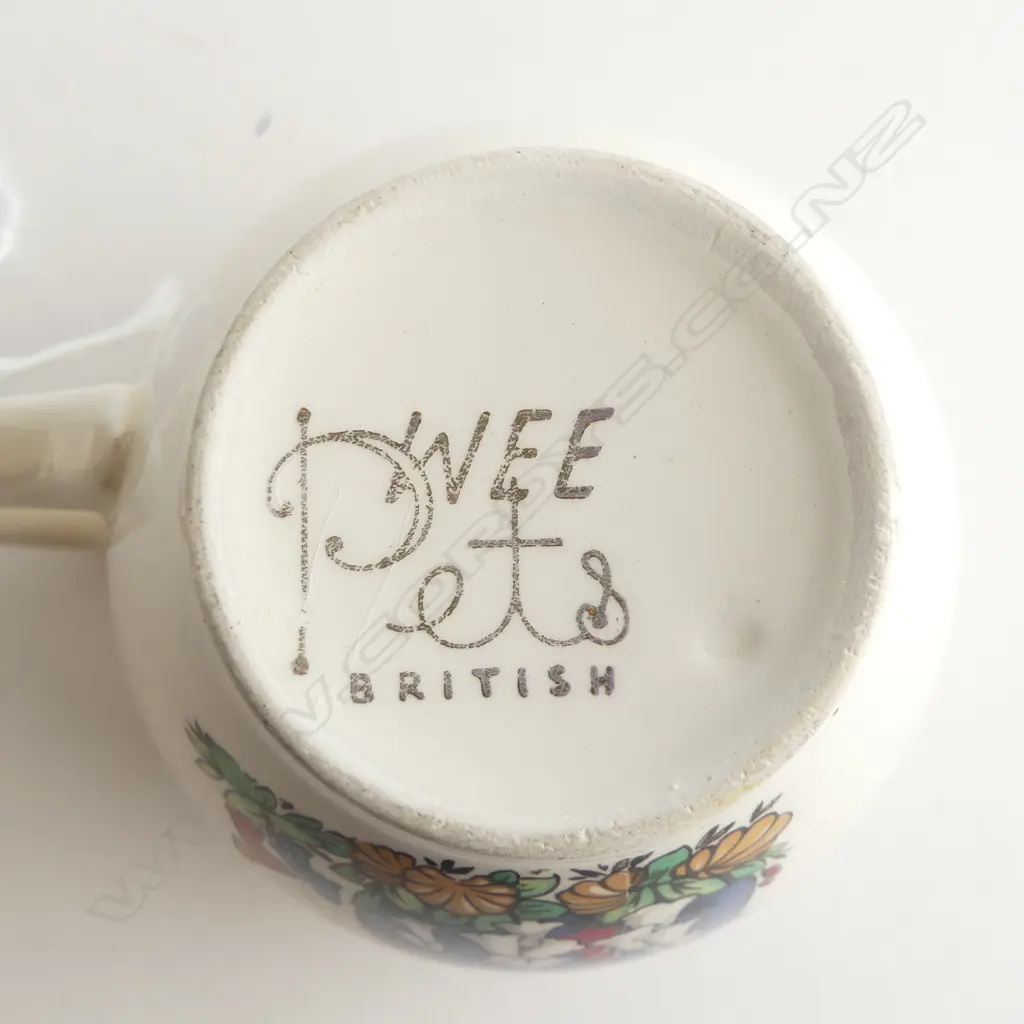 CROWN LYNN BABIES PLATE 155mm dia + PWEE PETS C/S 'MARY, MARY, QUITE CONTRARY' Image 1++