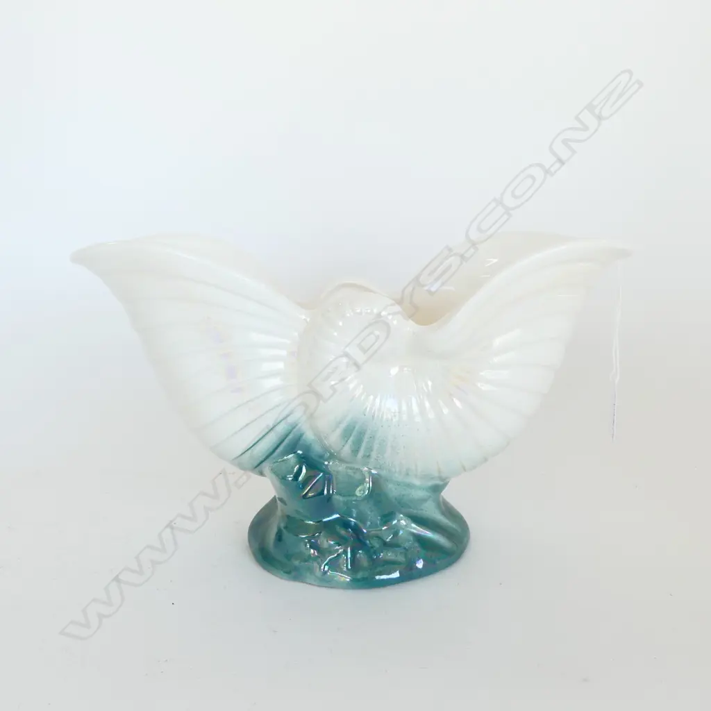 CROWN LYNN NAUTILUS VASE #550 H.180mm Image 1++