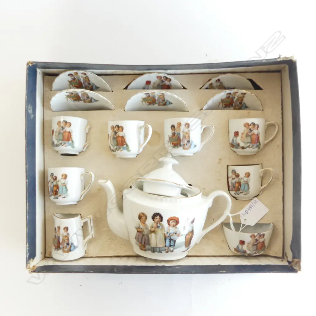 VINTAGE CHILDS TEA SET, BOXED Image 1++
