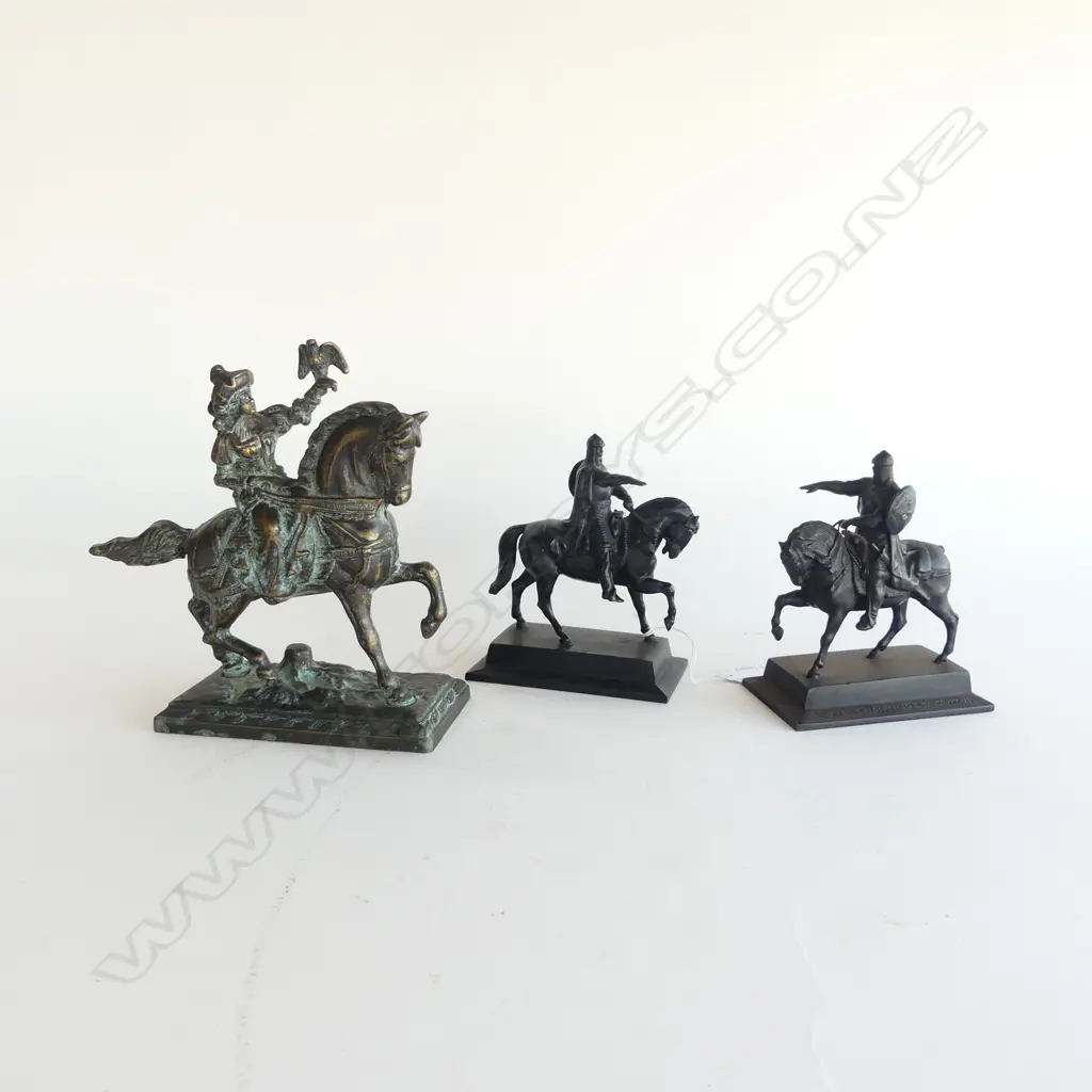 3 METAL HORSE ORNAMENTS (2+1) H.190mm tail missing Image 1++