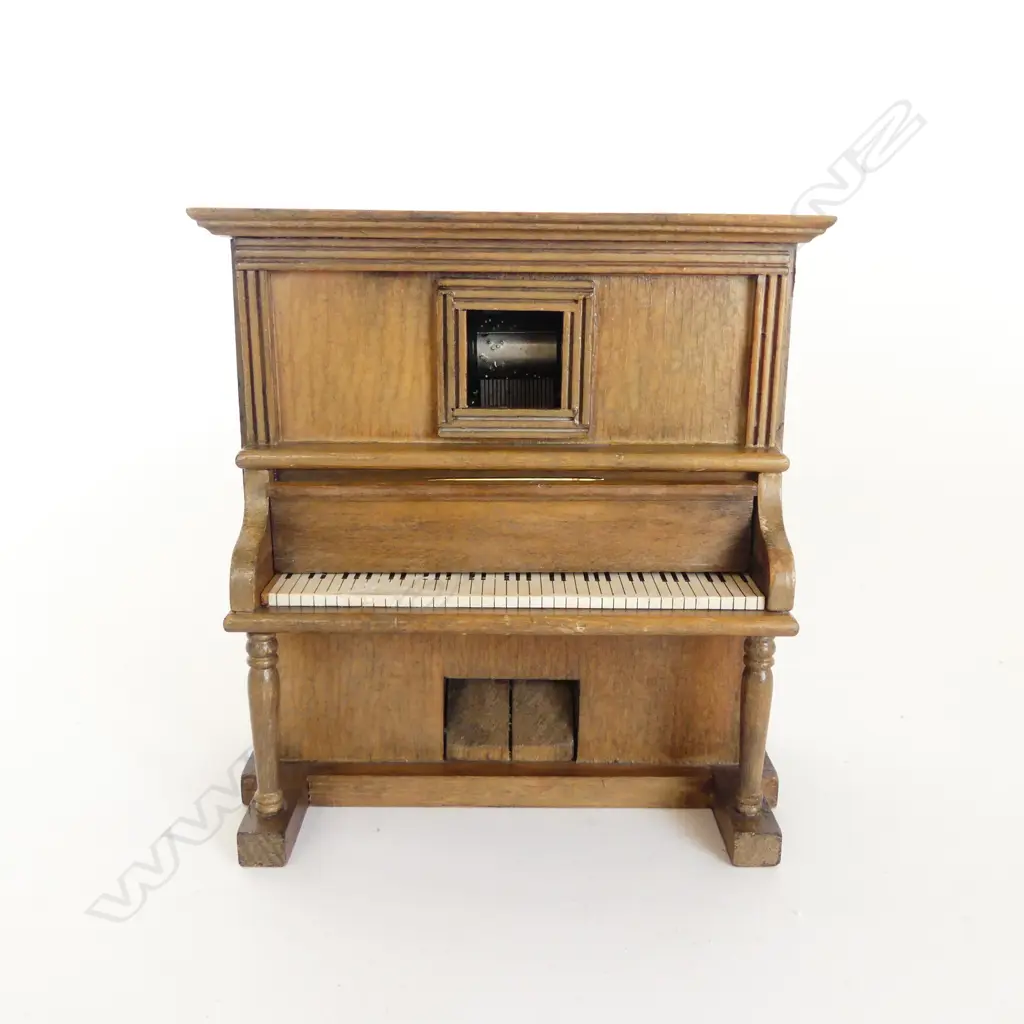 VINTAGE JAPANESE WOODEN PIANO MUSICAL BOX, PLAYS 'I BELEIVE in YESTERDAY' Image 1++