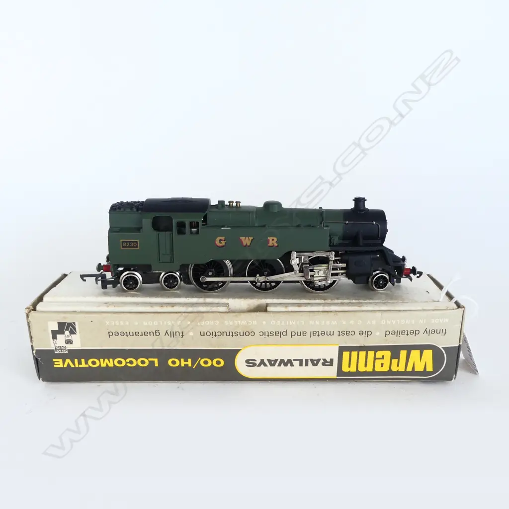 WRENN RAILWAYS OO/HO LOCOMOTIVE GWR 8230 L.200mm, BOXED Image 1++