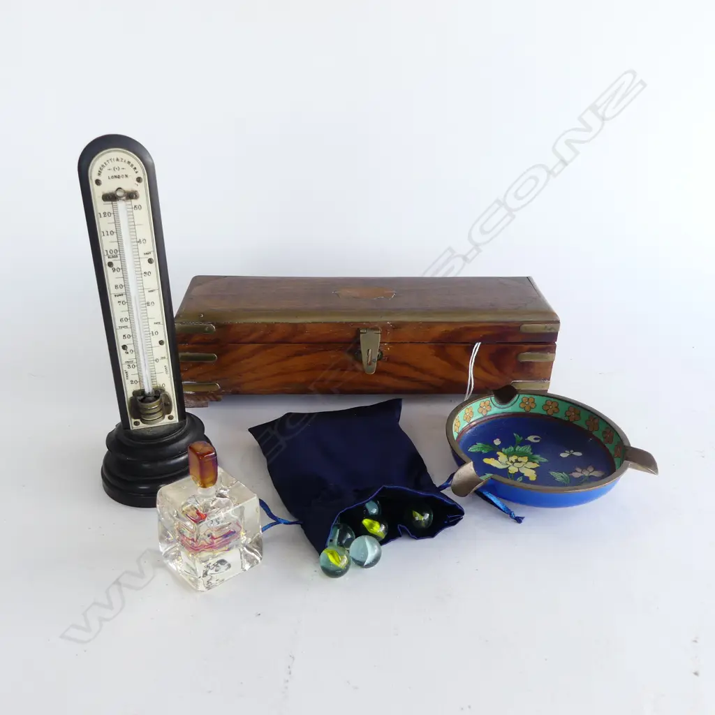 COLLECTABLES; VICTORIAN DESK THERMOMETER, TONY TRIVETT GLASS PERFUME BOTTLE, H.70mm, CLOISONNE DISH & MARBLES Image 1++