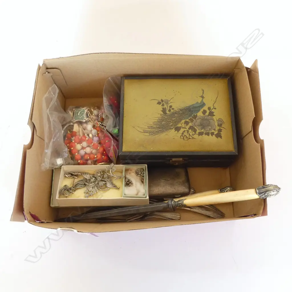 BOX ASST COSTUME JEWLERY  CUTLERY ETC Image 1++