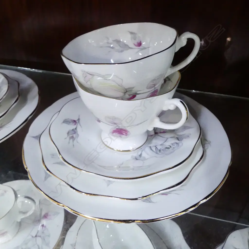 FOLEY BONE CHINA DINNER & TEA SET Image 1++