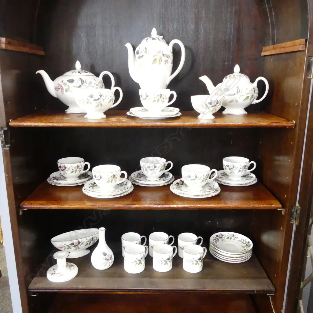 ASST. WEDGWOOD 'HATHAWAY ROSE'... Image 1++