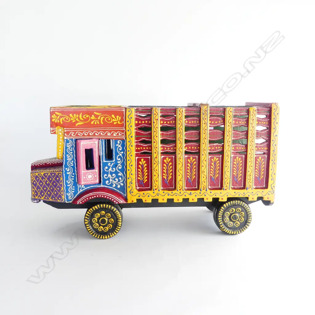 INDIAN PAINTED TOY TRUCK L.485mm Image 1++
