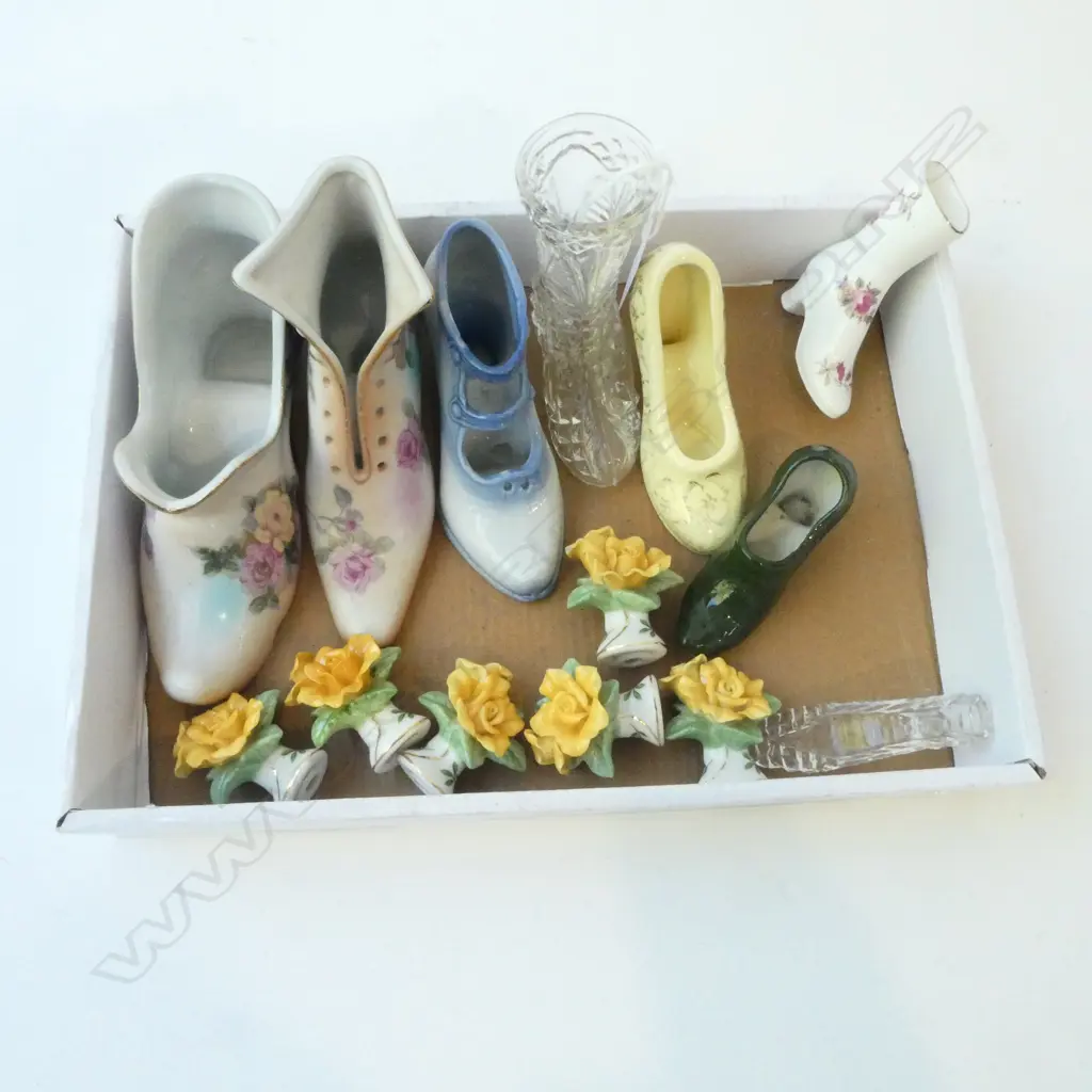 8 SHOES CHINA ETC, & 6 ROYAL ALBERT OLD COUNTRY ROSES NAME PLACE HOLDERS  Image 1++
