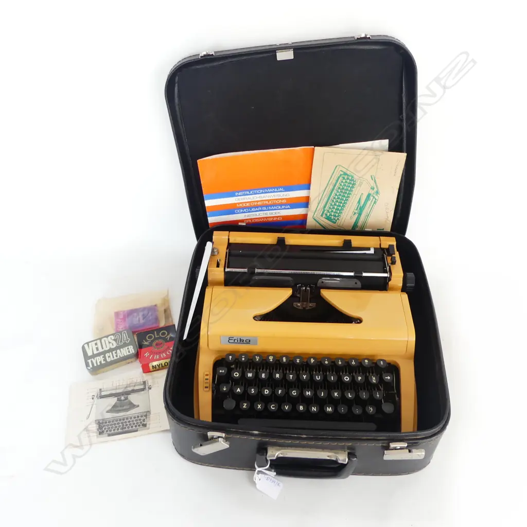 RETRO ERIKA TYPEWRITER, CASED Image 1++