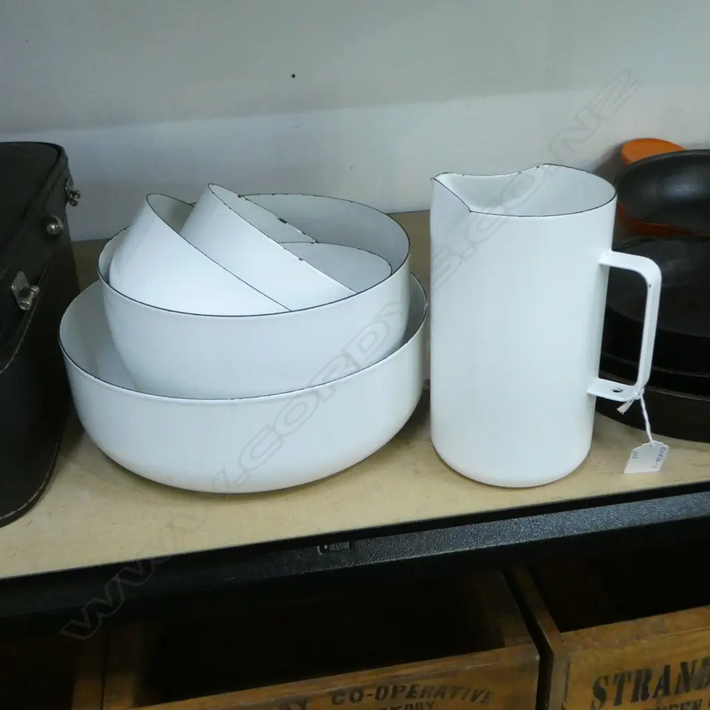 6 PCS VINTAGE KAJ FRANCK ARABIA (FINLAND) WHITE ENAMEL KITCHENWARE, 5 BOWLS & PITCHER Image 1++