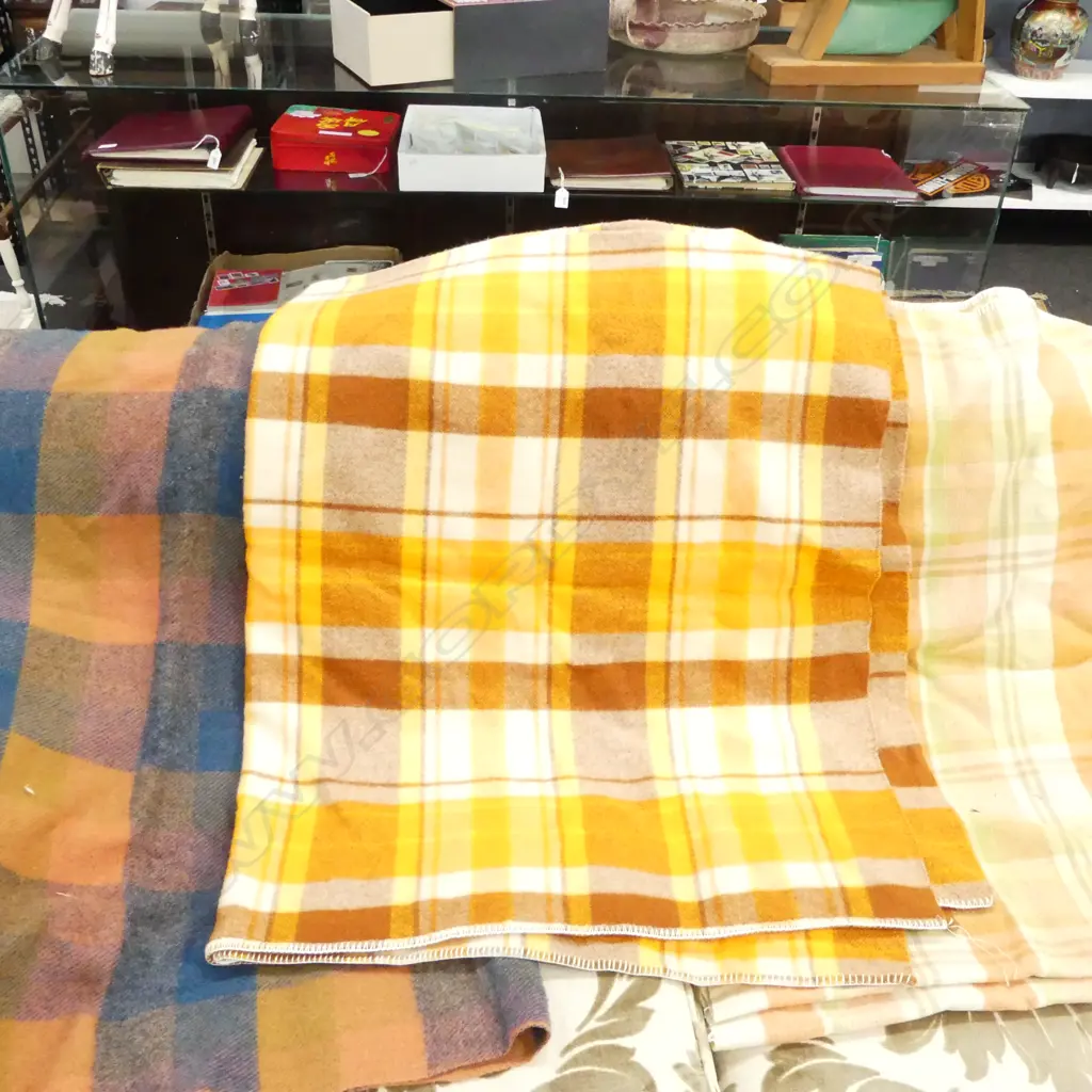 3 WOOL BLANKETS Image 1++