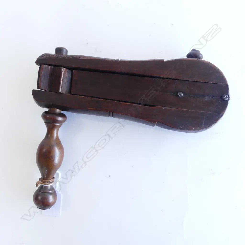 VICT WOODEN CLACKER L230MM Image 1++