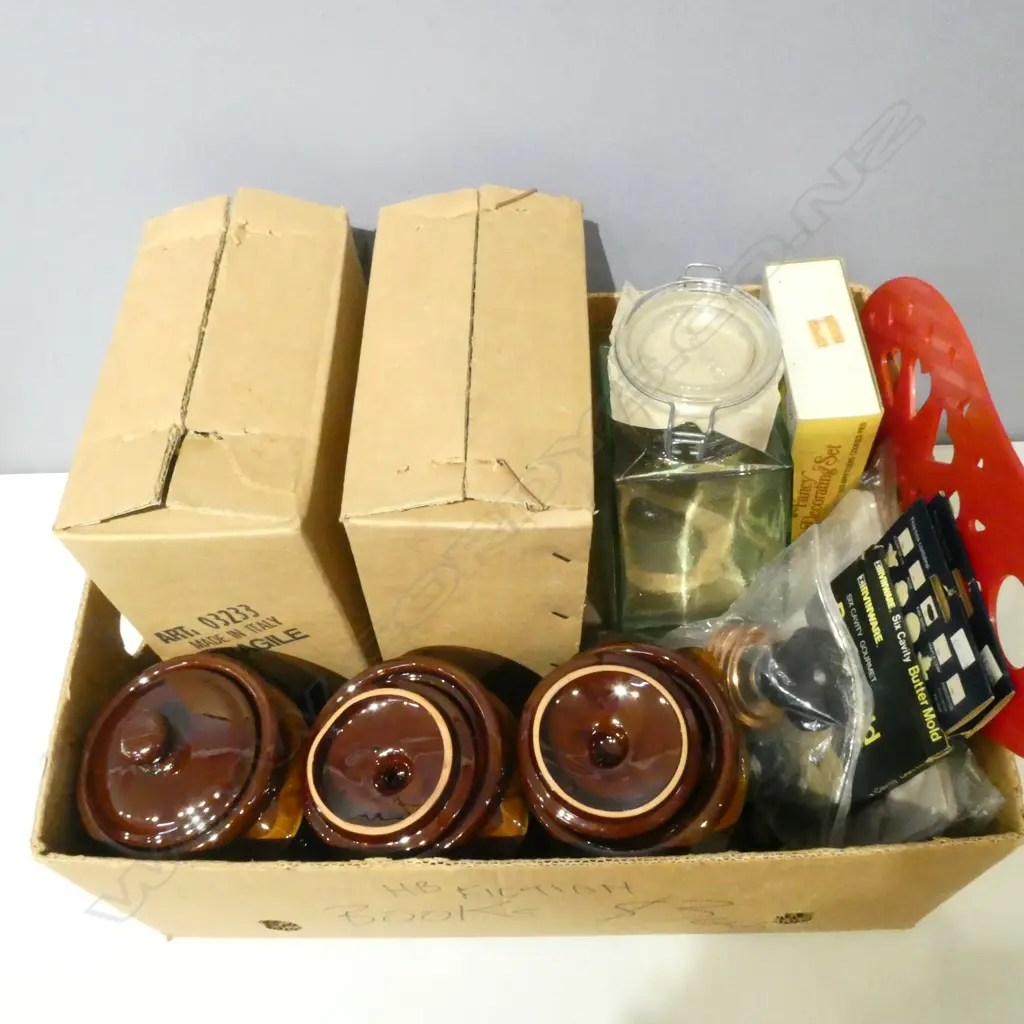 3 GLASS HEXAGONAL JARS, 6 POTTERY DISHES & ASST. KITCHENALIA  Image 1++