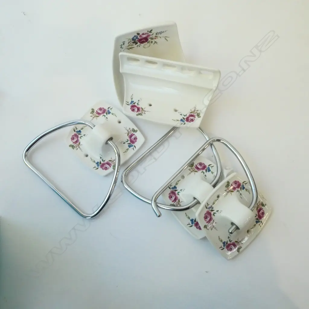 FLORAL CHINA BATHWARE Image 1++