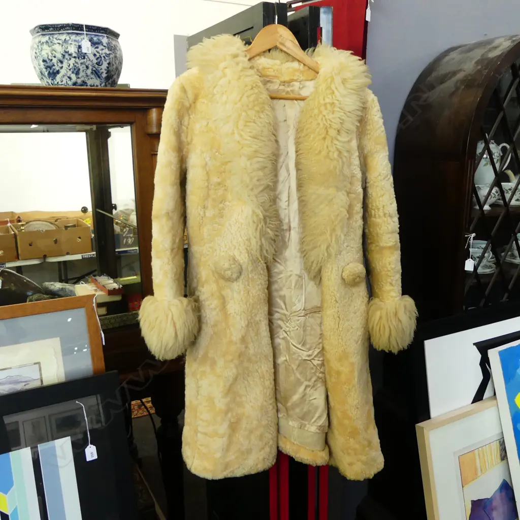VINTAGE LAMBSWOOL COAT, SIZE 8 Image 1++