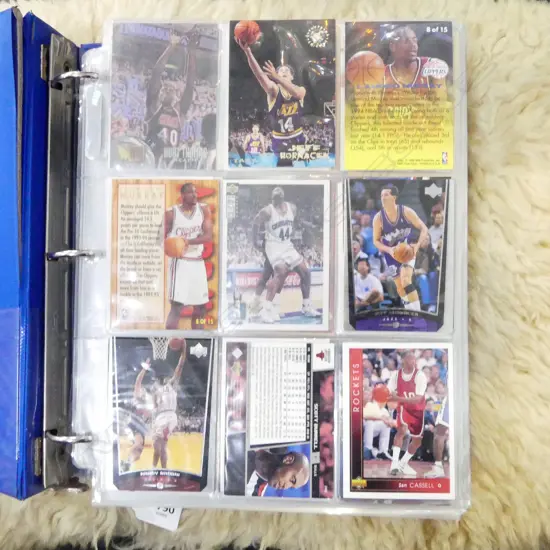 FOLDER OF AMERICAN BASKETBALL CARDS