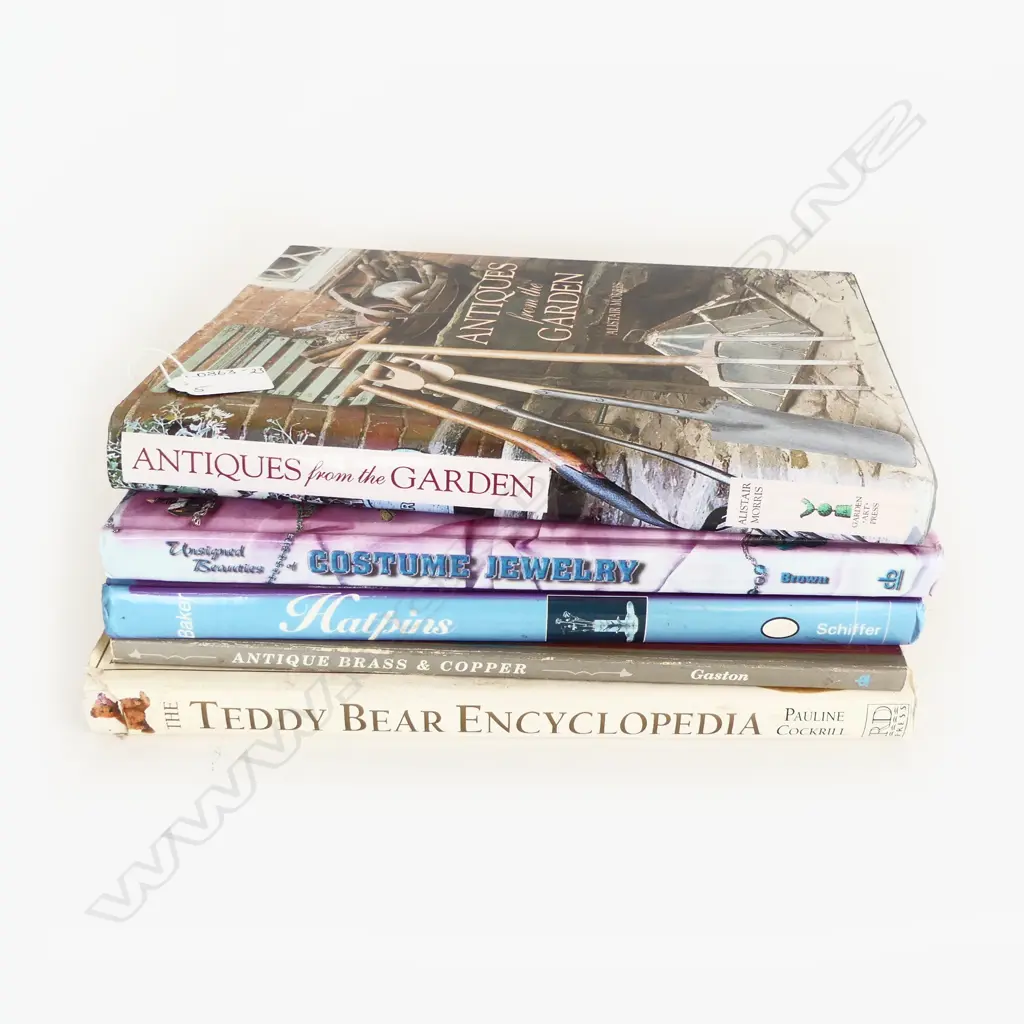 FIVE ANTIQUE REFERENCE BOOKS INCL. COSTUME JEWELS/ANTIQUES FROM THE GARDEN ETC Image 1++