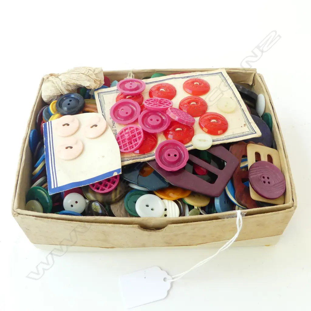 VINTAGE BUTTONS Image 1++