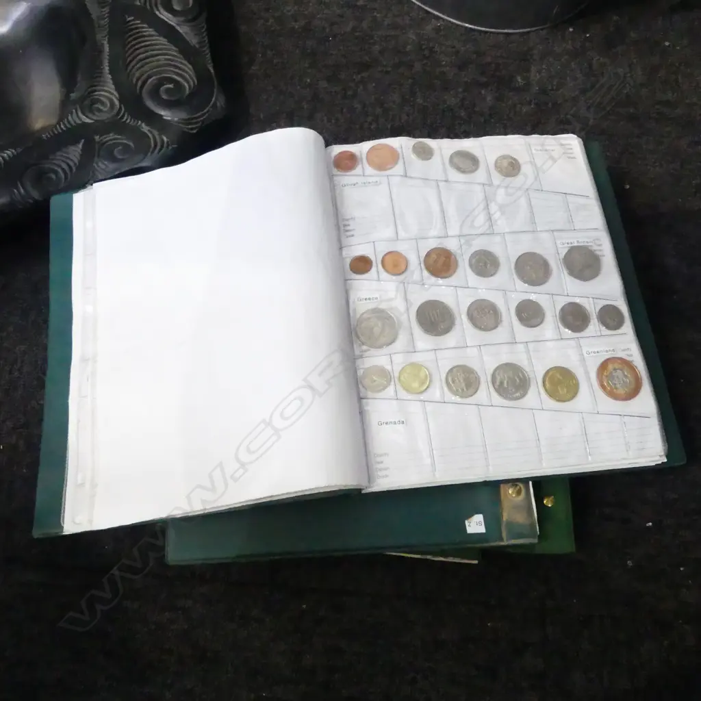 4 ALBUMS WORLD COINS Image 1++
