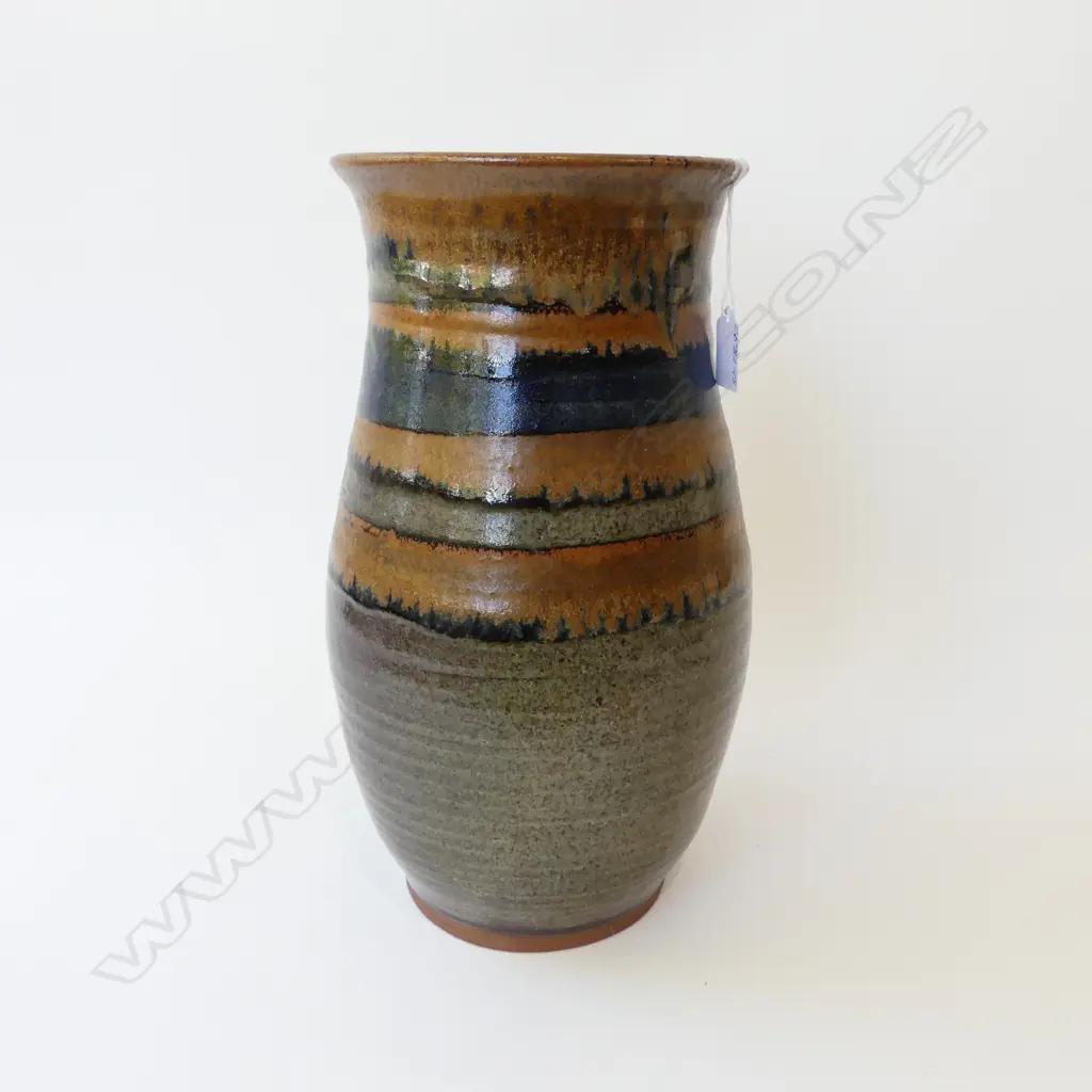 NZ STUDIO POTTERY FLOOR POT, SIGNED to BASE, H.380mm Image 1++