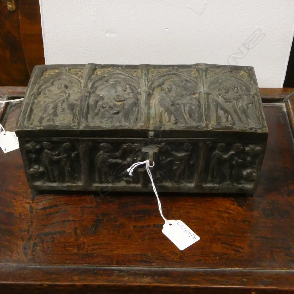 HEAVY BRONZE BOX w. GOTHIC DESIGN W.235mm Image 1++