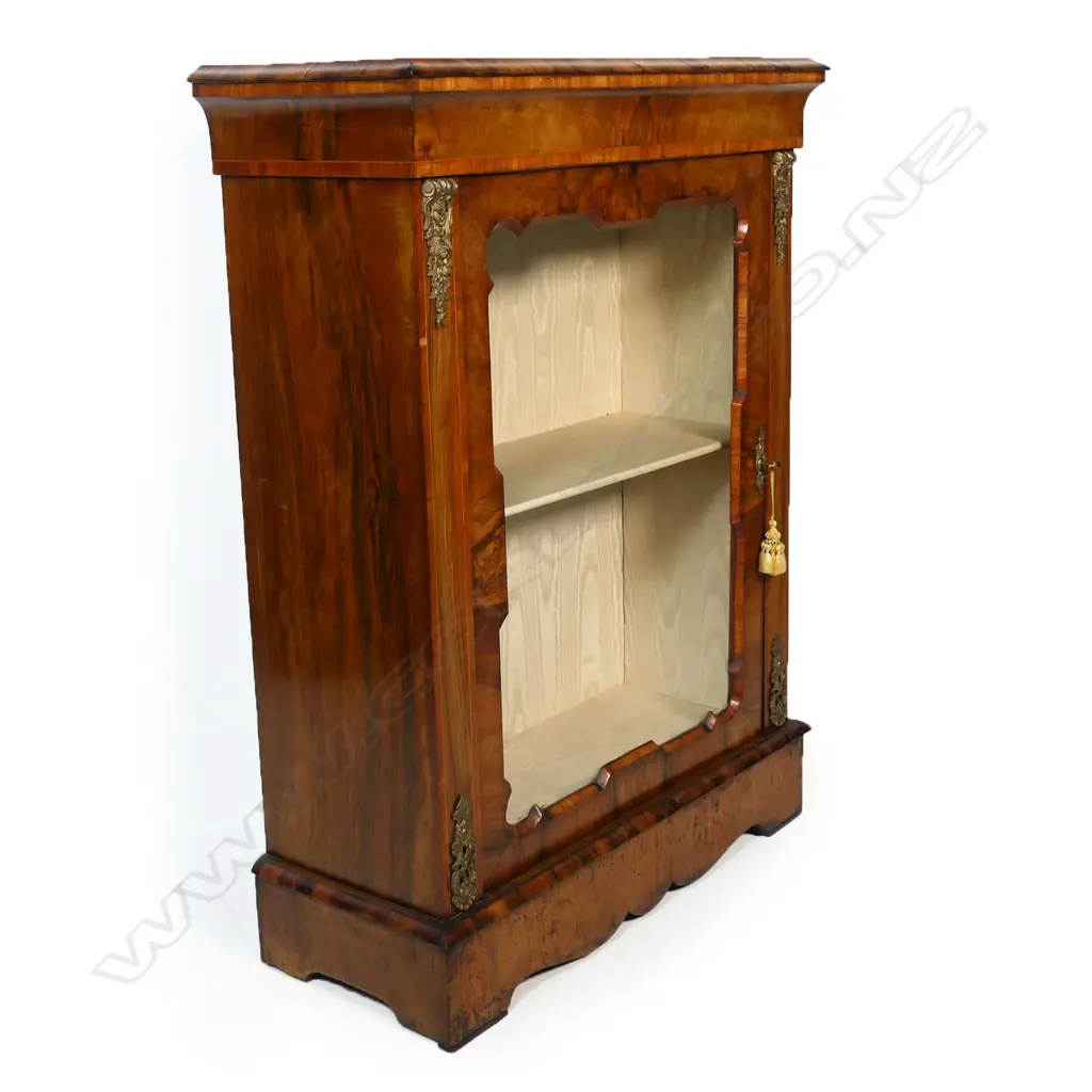 A Victorian walnut pier cabinet, Image 1++