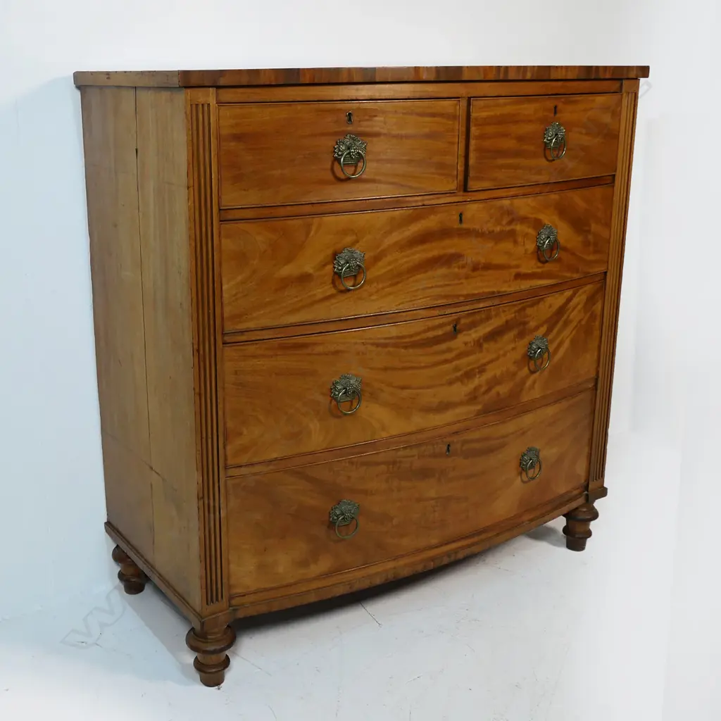 A Regency mahogany bow front chest of five drawers, Image 1++