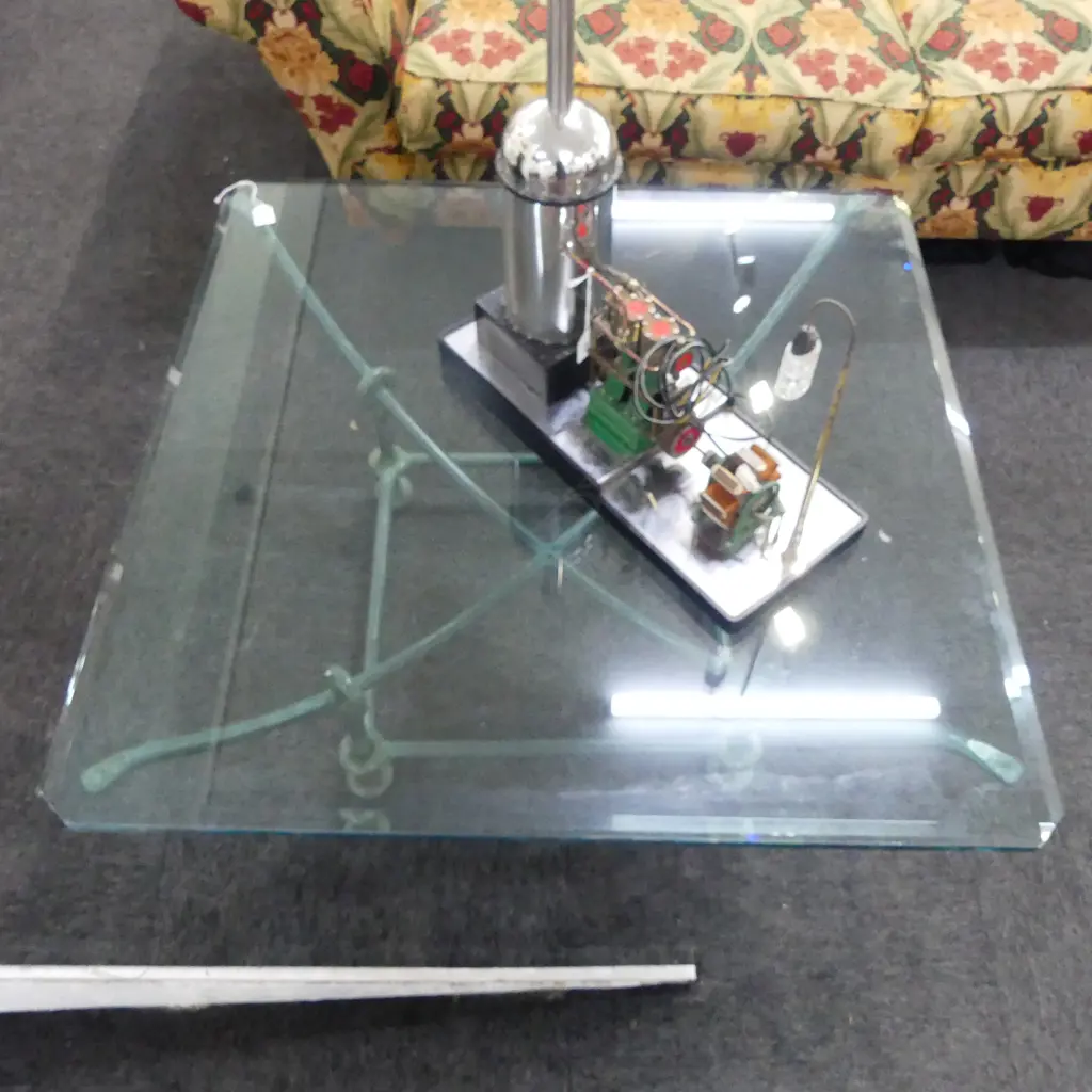 GLASS TOP COFFEE TABLE w. METAL BASE 900x900x430mm Image 1++