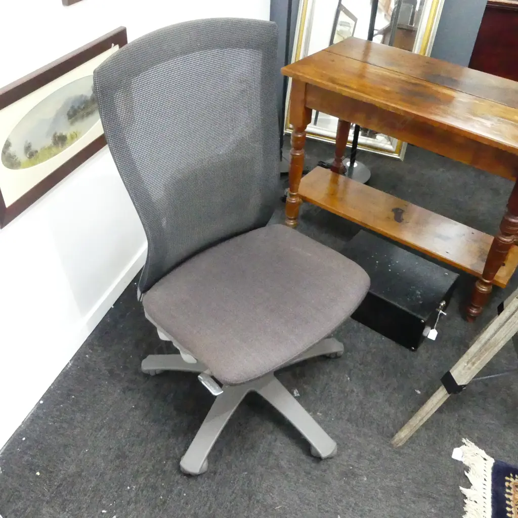 'LIFE' OFFICE CHAIR Image 1++