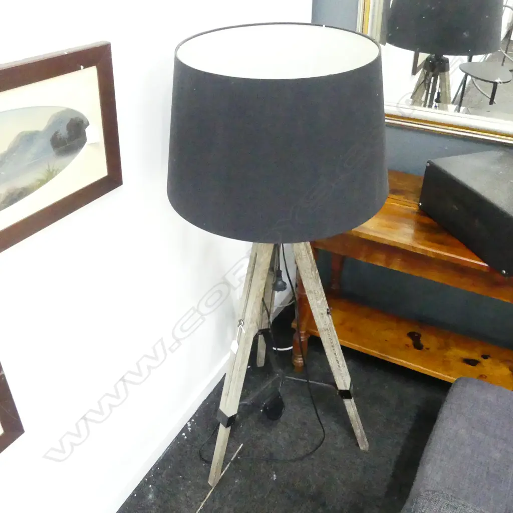 TRIPOD FLOOR LAMP H.1300mm Image 1++