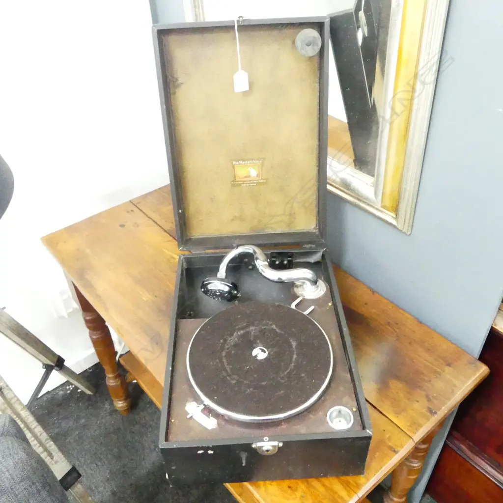 CASED GRAMOPHONE 'HIS MASTERS VOICE'  Image 1++