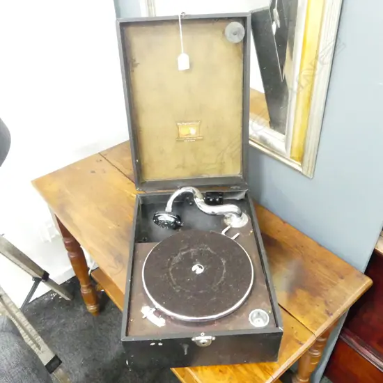 CASED GRAMOPHONE 'HIS MASTERS VOICE' 