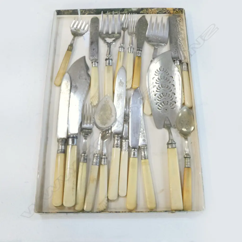 20 PCS ANTIQUE REAL IVORY & BONE HANDLE CUTLERY & SERVING ITEMS  Image 1++