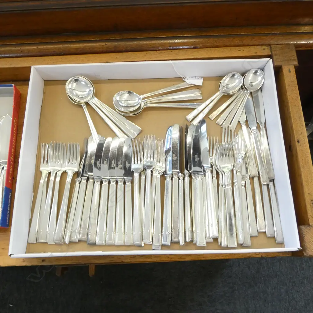 64PC WALKER & HALL DECO CUTLERY SET, 8-PLACE SETTING, SILVER PLATED, comprising: Image 1++