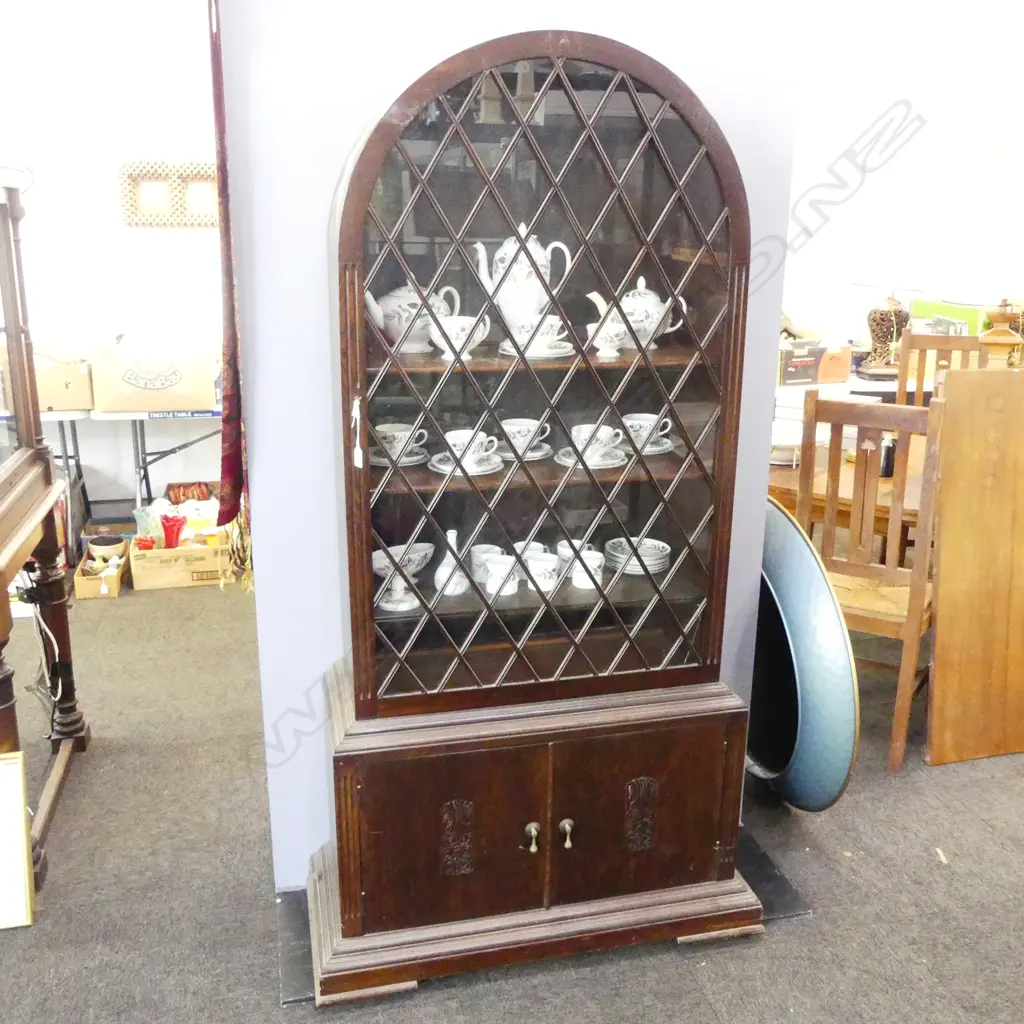 VINTAGE OAK DOME TOP DISPLAY CABINET w. DIAMOND GRILL 990x420x1870mm Image 1++