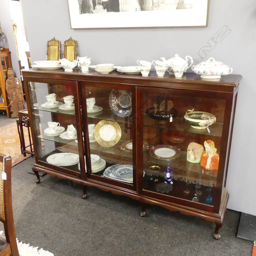 MAHOGANY CHINA CABINET 1850x370x1150mm Image 1++