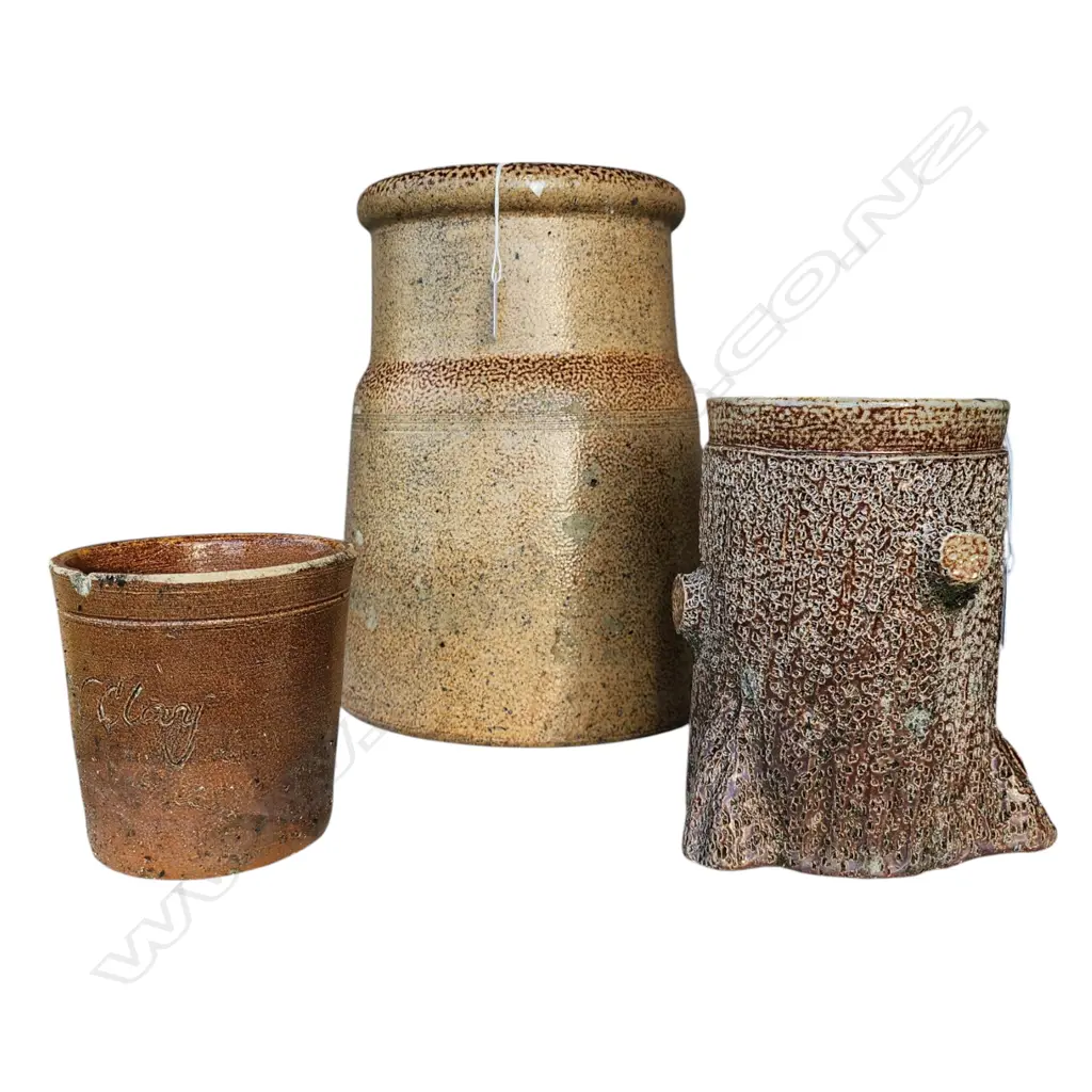 CHIMNEY POT AND TWO POTTERY POTS H.340mm Image 1++
