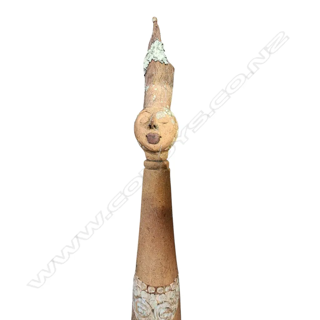 GARDEN POT WITH 2 QUIRKY SCULPTURES Image 1++
